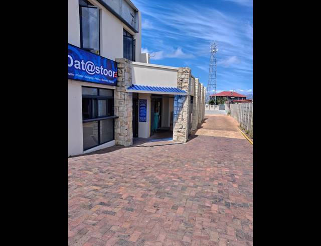 185M² BUSINESS CENTRE TO LET IN KLEINMOND CENTRAL